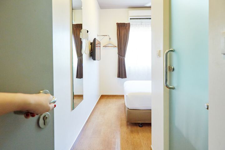 Room 18 of 27