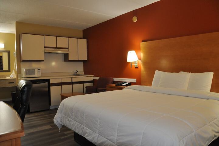 Room 6 of 18