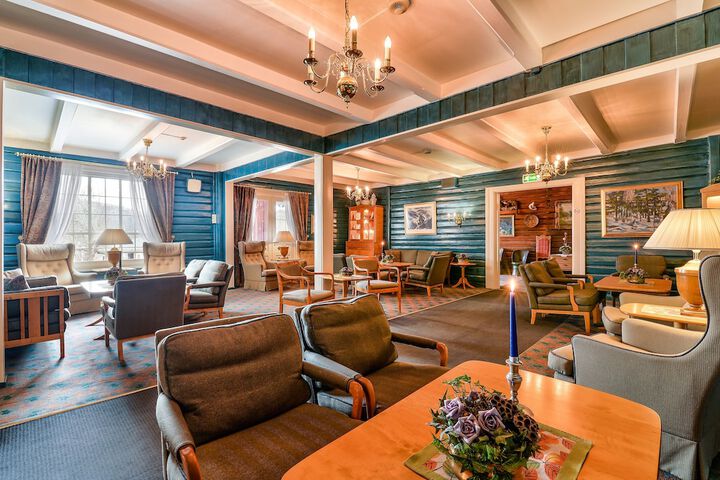 Entrance & Lobby