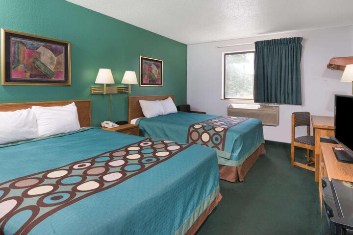 1 Queen Bed (11 of 13)