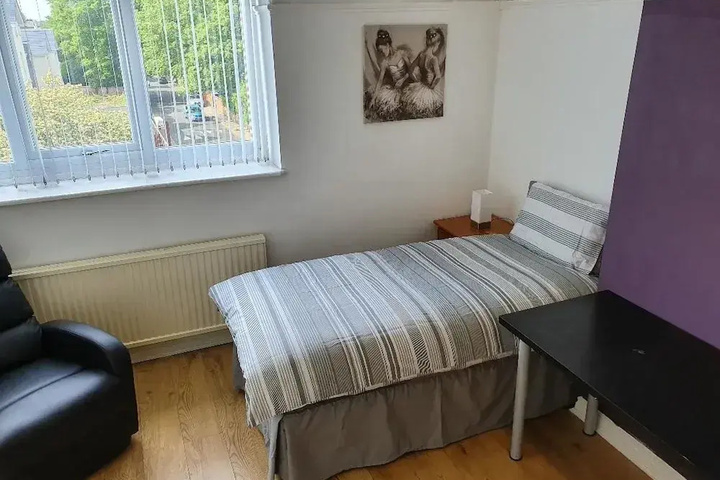 Room 4 of 9