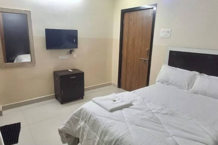 Room 11 of 36