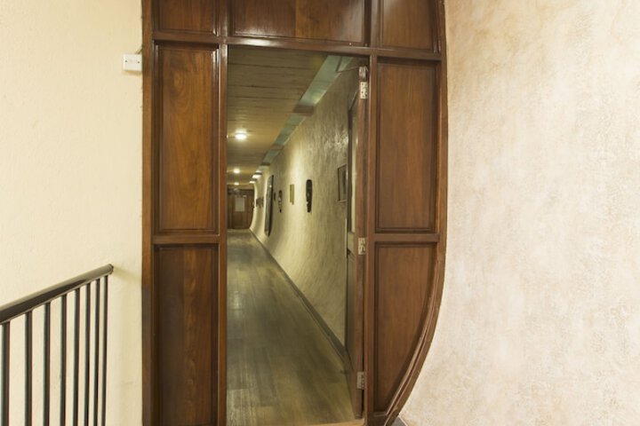 Ballroom/Hall 73 of 93