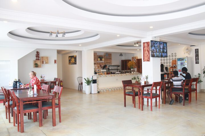 Lounge 69 of 79