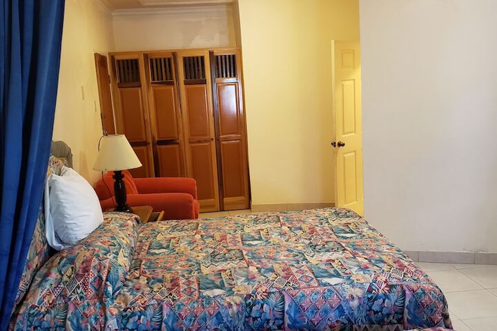 Room 14 of 36