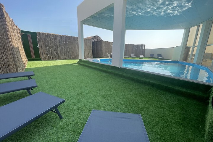 Pool 21 of 34