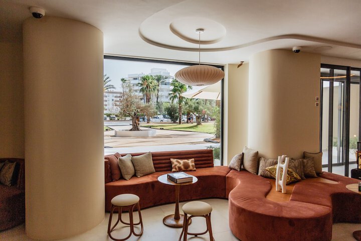Entrance & Lobby