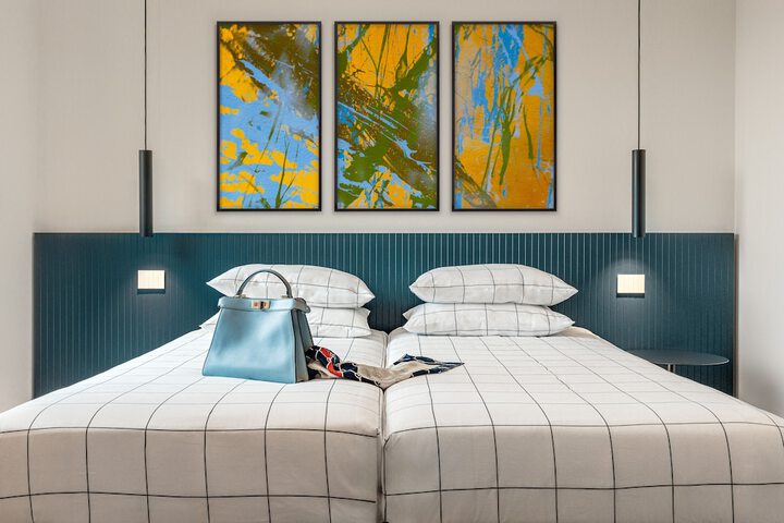 Room 15 of 77