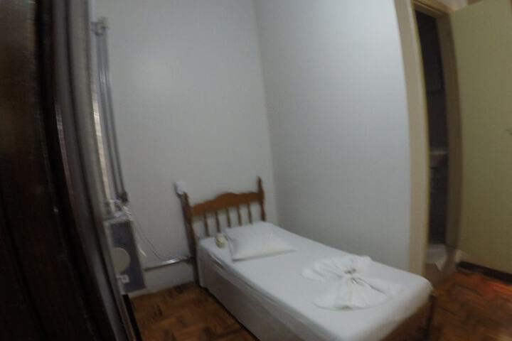 Room 12 of 48