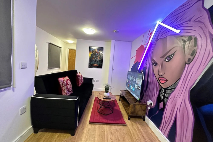 Room 4 of 9