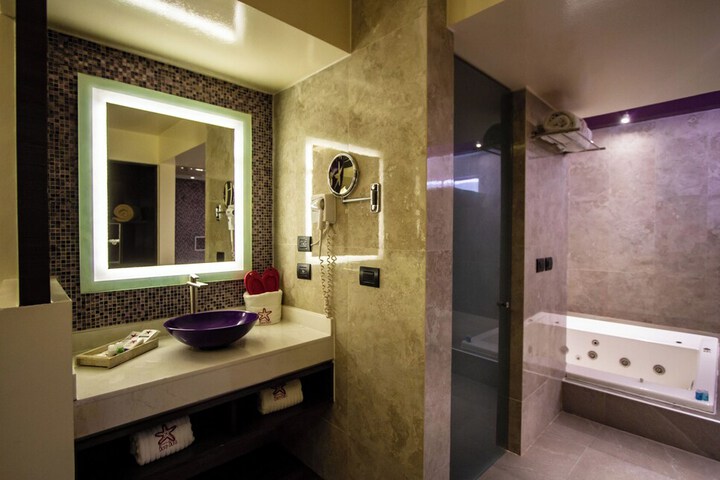 Room 20 of 42