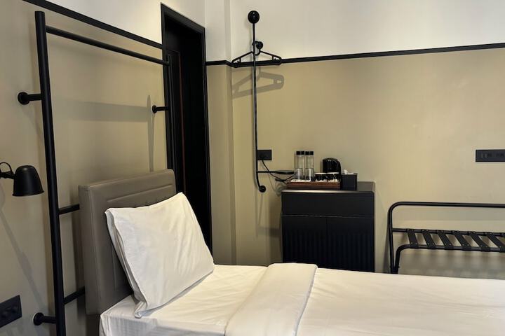 Room 33 of 67