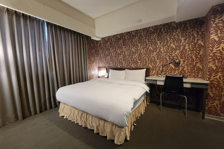 Room 17 of 38