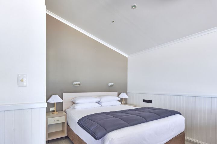 Room 15 of 102