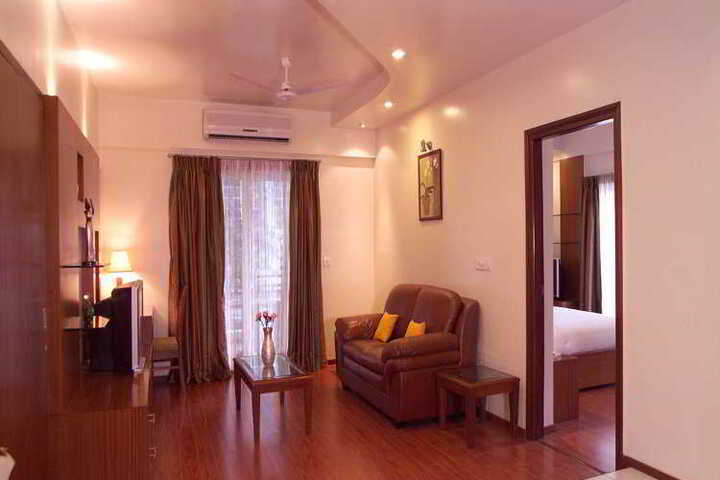Room 4 of 8