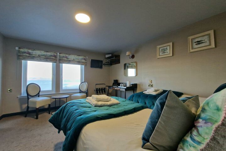 Room 33 of 107