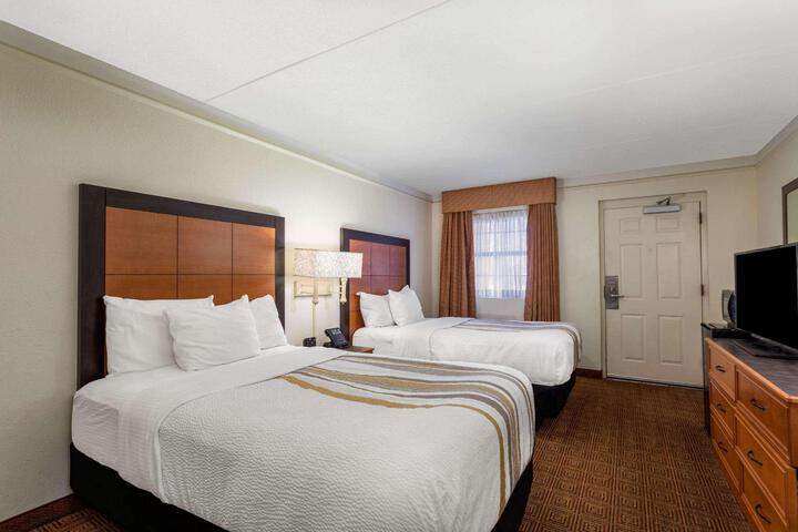 Double Accessible King Size Bed (1 of 5)