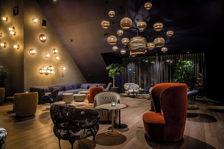 Lounge 26 of 42