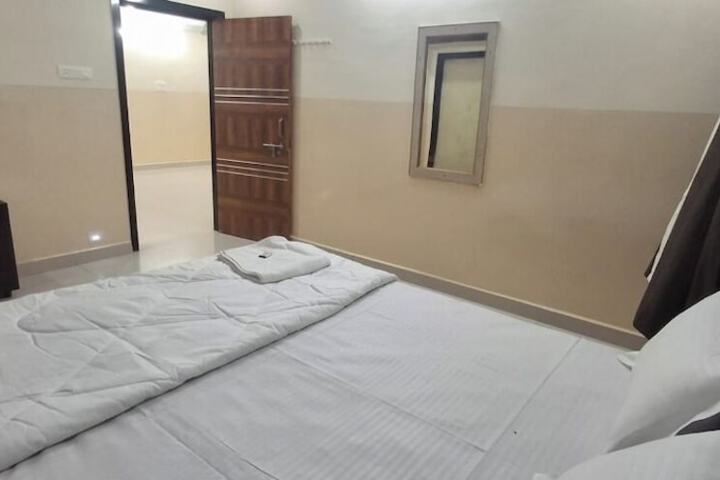 Room 9 of 36