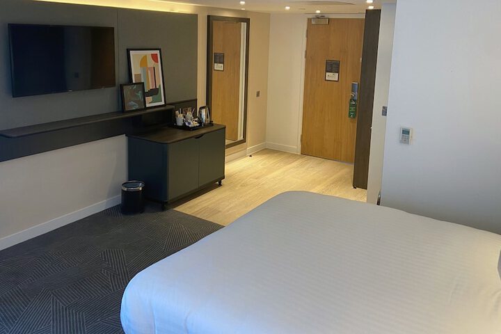 Room 4 of 71