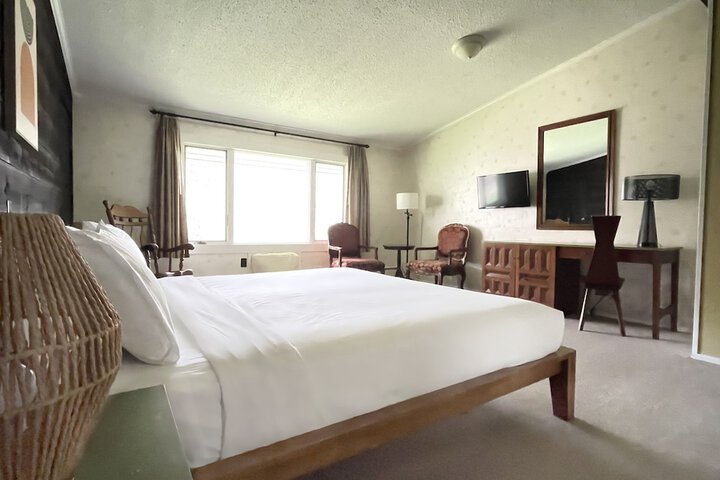 1 King Bed (7 of 7)
