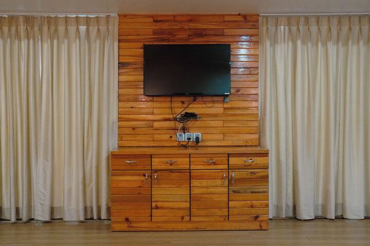 Room 5 of 40