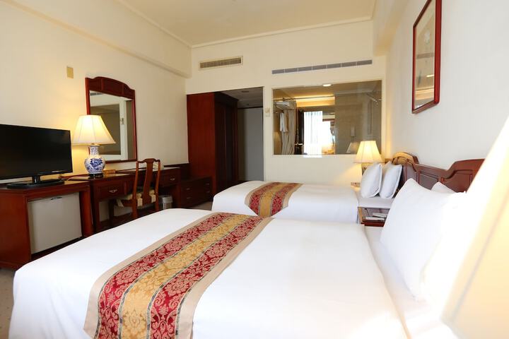 Room 10 of 43