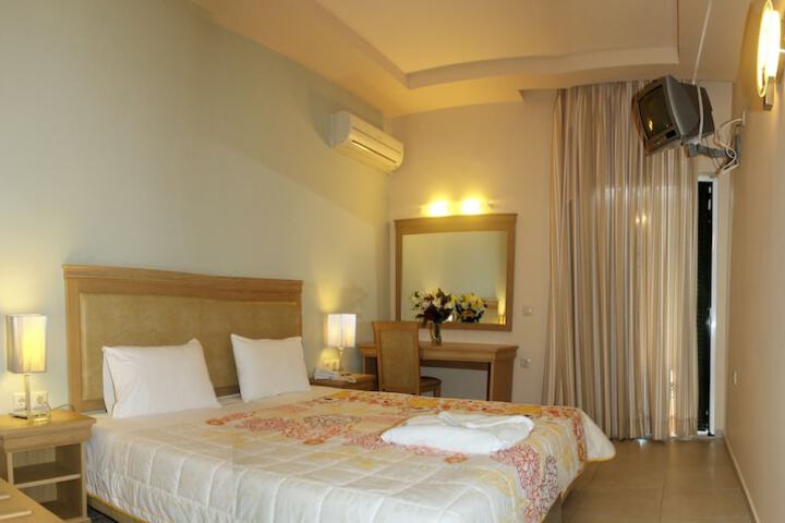 Room 10 of 159