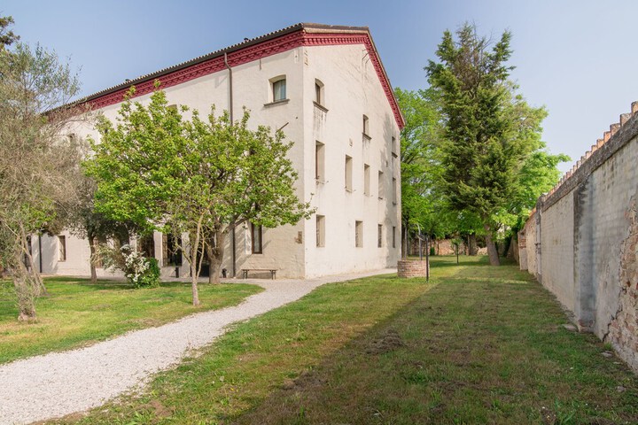 Hotel Exterior 63 of 82