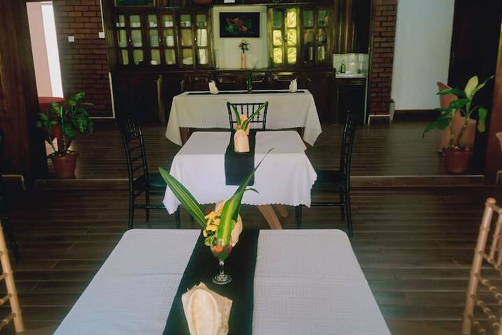 Dining 17 of 26