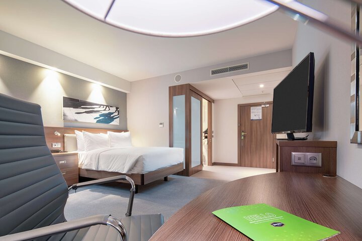 Room 27 of 47