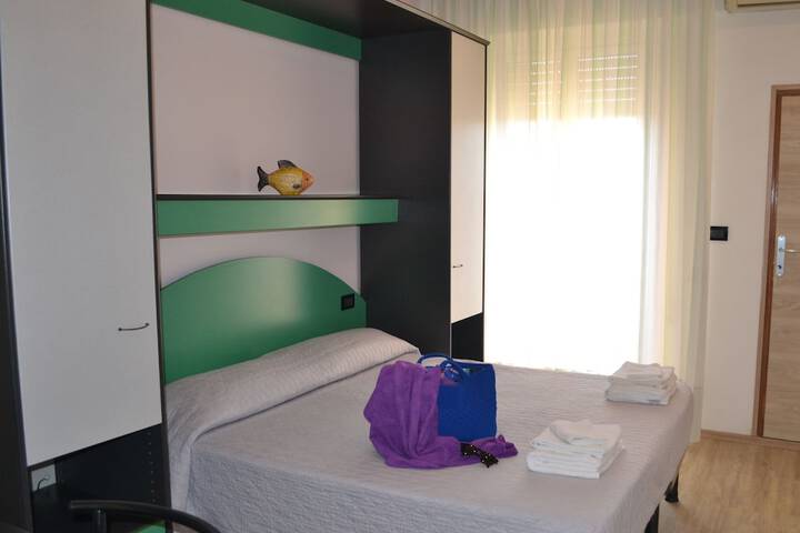 Room 11 of 37