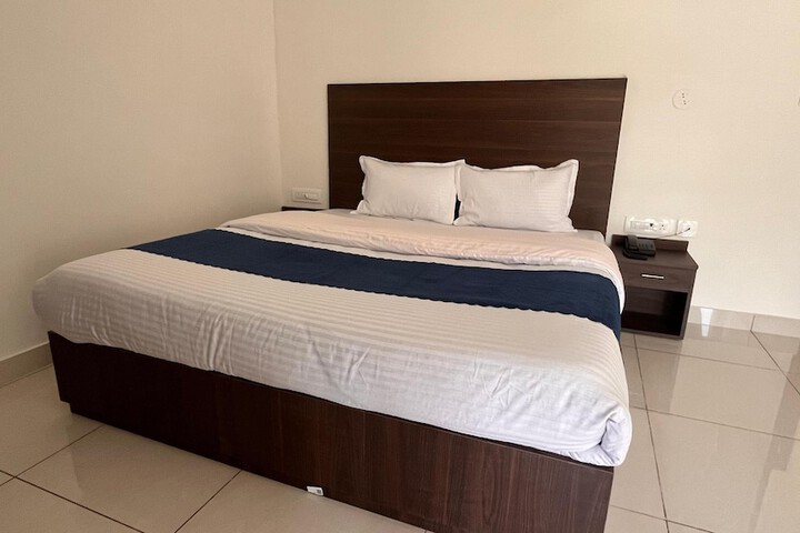 Room 9 of 35