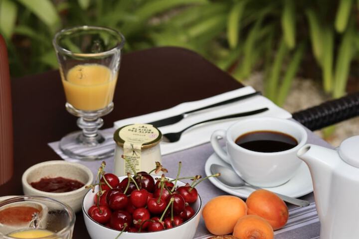 Breakfast/Coffee Service 33 of 44