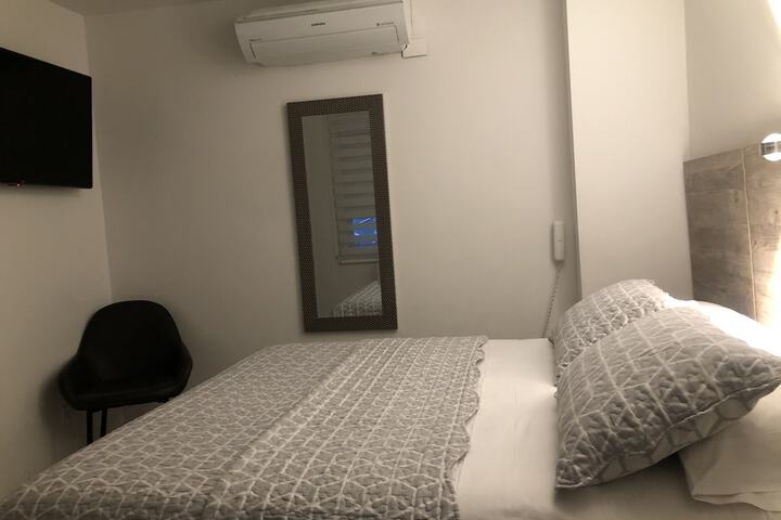 Room 13 of 18