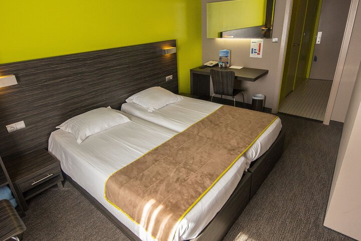 Room 8 of 42
