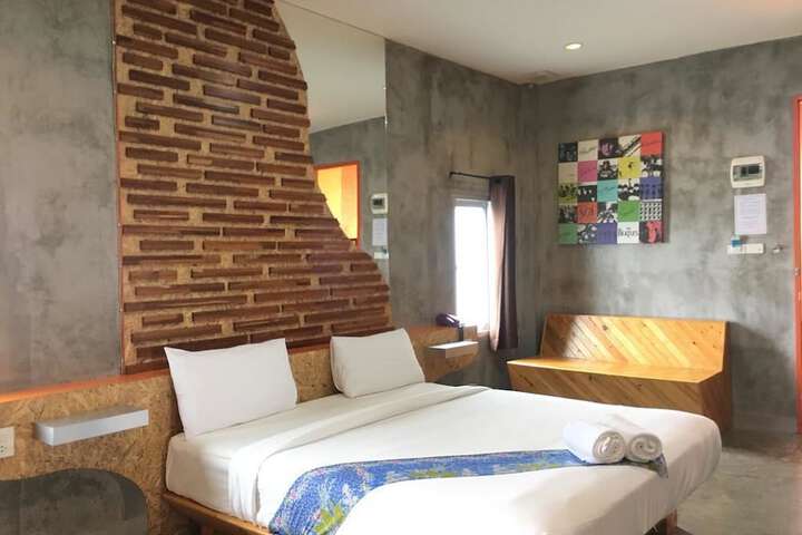 Room 10 of 38