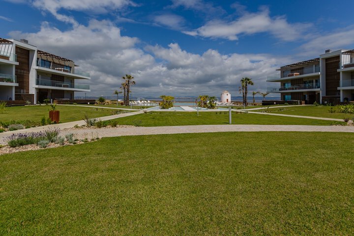 Hotel Exterior 127 of 139