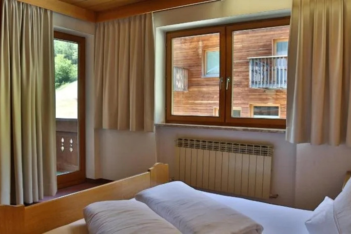 Room 5 of 14