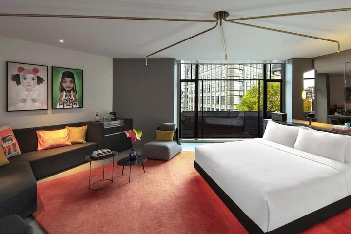Room 34 of 313