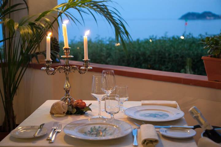 Dining 44 of 94