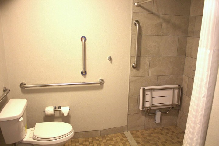 1 King Bed (2 of 10)