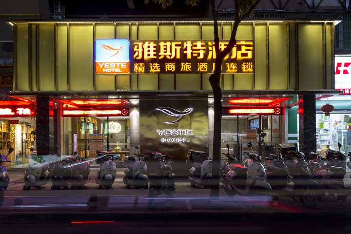 Astor Hotel (Nanning Dongge Road 14 Middle School Gedong Building)