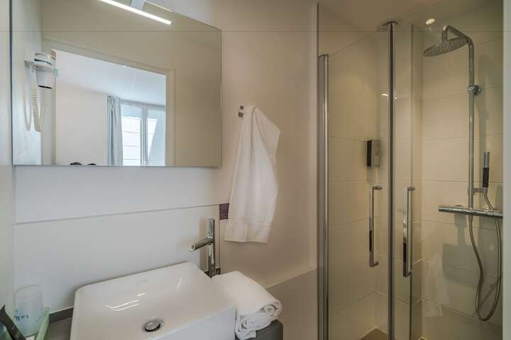 Room 34 of 51