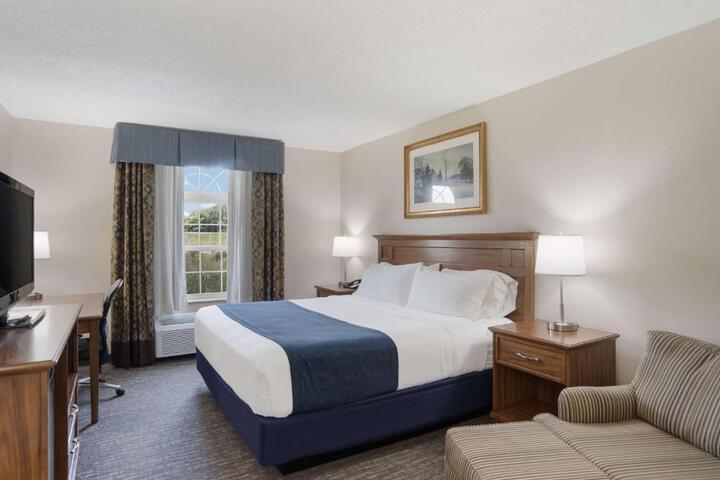 1 King Bed (7 of 40)