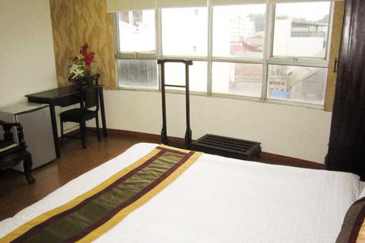 Room 6 of 38