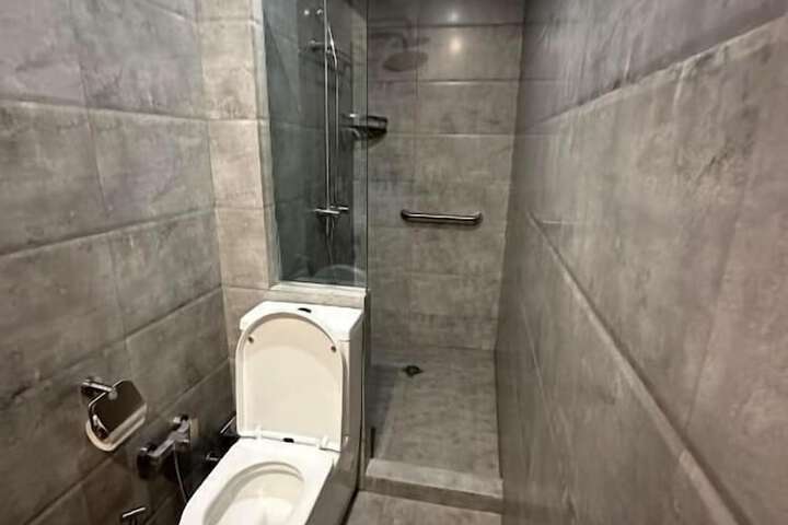 Room 9 of 17
