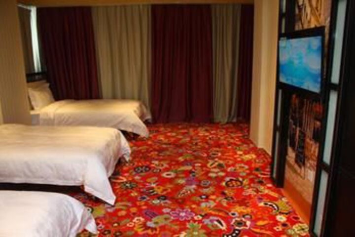 Room 9 of 26