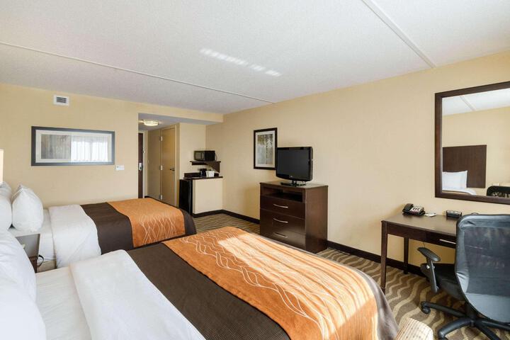 2 Queen Beds Accessible (4 of 12)