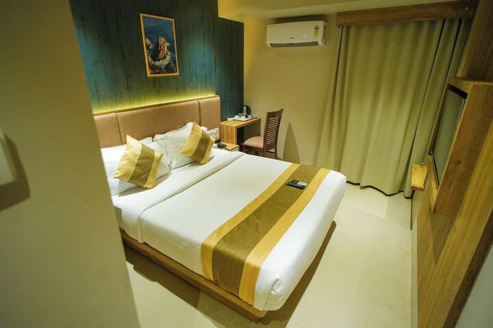 Room 6 of 18